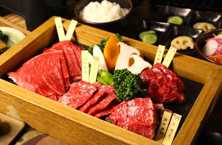 肉処 ぎんべこや