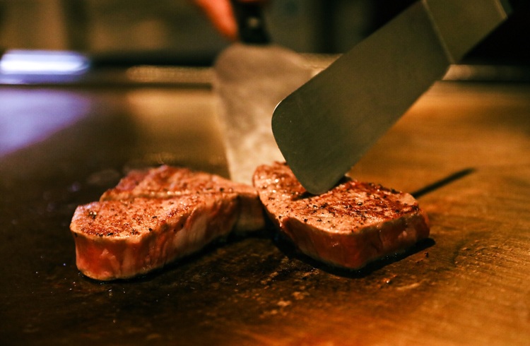 和牛専門 鉄板焼き aboz