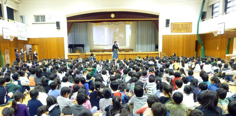 横浜市立本町小学校 全校生徒約680名（津軽三味線）3