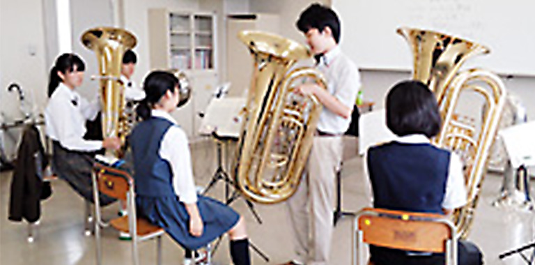 横浜市立戸塚高等学校における横浜市の中学生対象の吹奏楽指導2