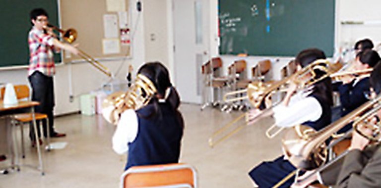 横浜市立戸塚高等学校における横浜市の中学生対象の吹奏楽指導3