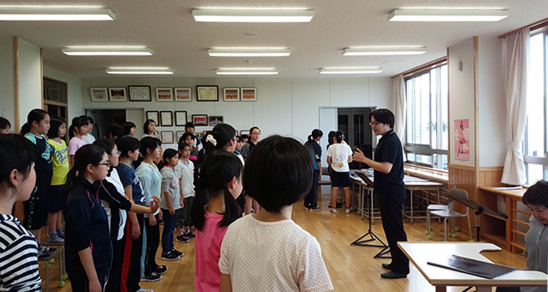 青森県むつ市立第三田名部小学校の合唱部の児童対象（合唱指導）