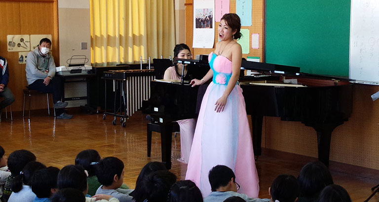 歌とピアノによるスクールコンサート 2017年2月21日　目黒区立向原小学校