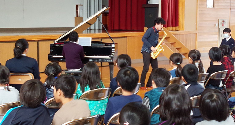 サックスとピアノによるワークショップ＆コンサート 2017年10月26日　北秋田市立合川中学校、私立明桜高校