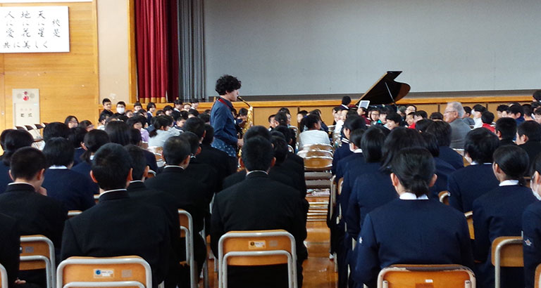 サックスとピアノによるワークショップ＆コンサート 2017年10月26日　北秋田市立合川中学校、私立明桜高校