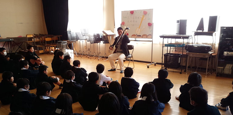 津軽三味線によるアウトリーチコンサート 2018年2月13日、14日 長門市立俵山小学校、児童養護施設俵山湯の家（長門市）、美祢市立嘉万小学校