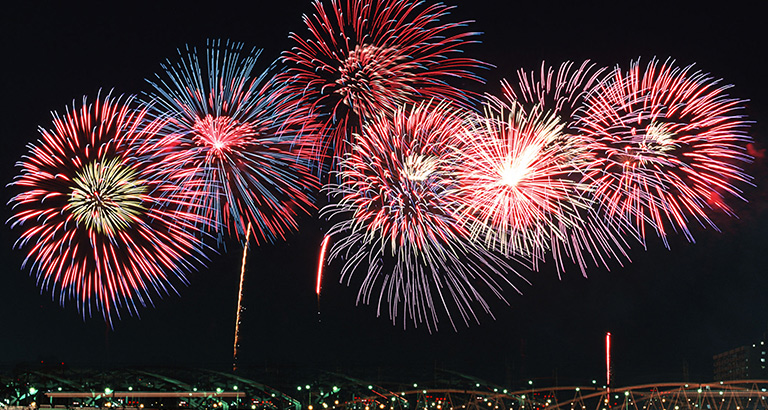 花火の見えるレストランやホテルをお探しします