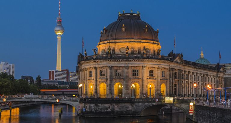 雑誌に掲載された話題のスポットを訪れる旅をご提案します